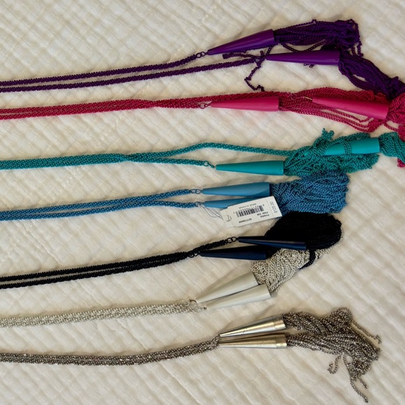 Kendra Scott Phara Tassel Necklace in Matte White - Picture 2 of 6